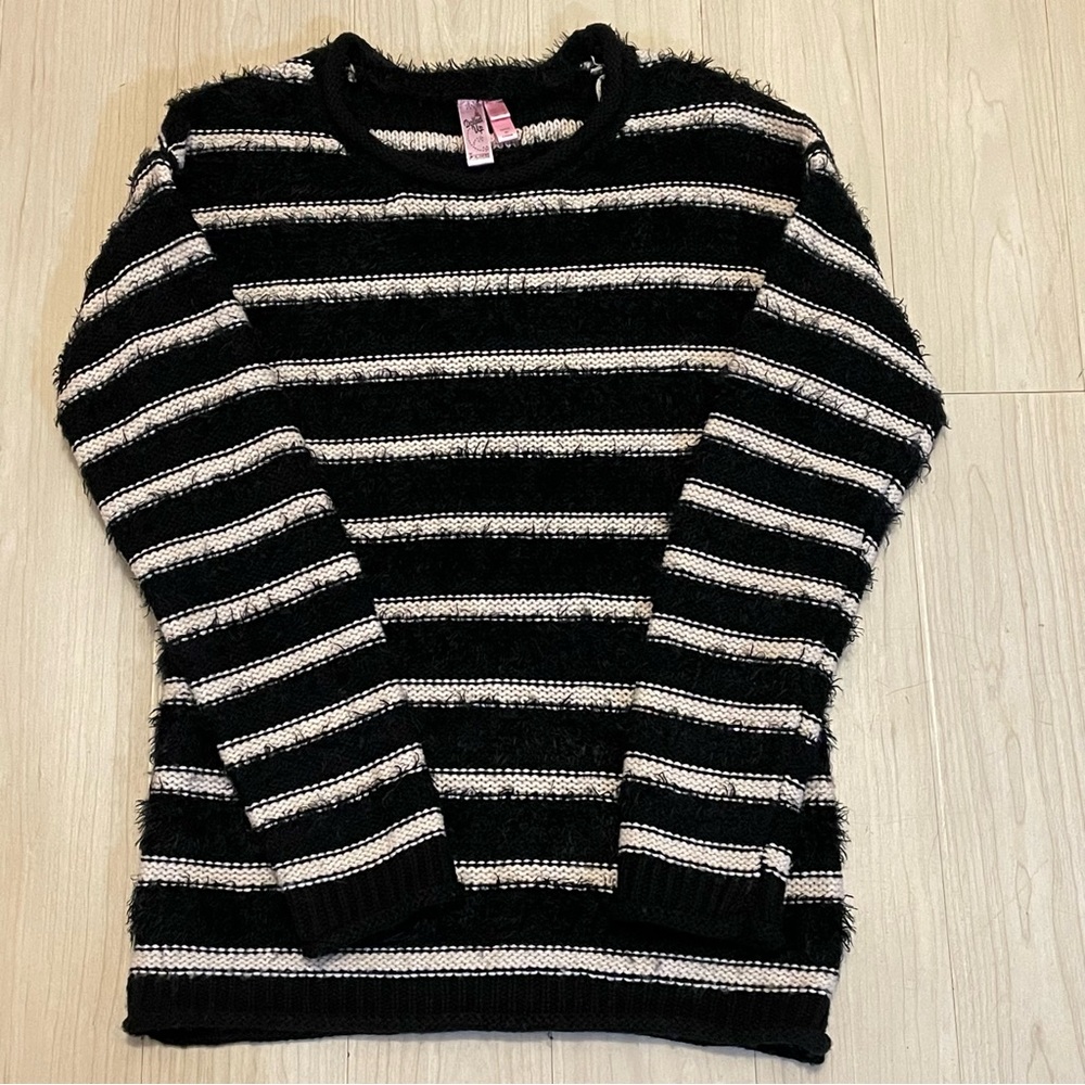Dolled Up by F.A.N.C. Fuzzy and Cozy Pullover Sweater Woman’s Size M Fits Small